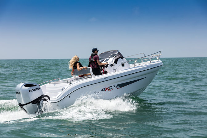 4XC Ranieri International H22 SD Sundeck NA STANJU