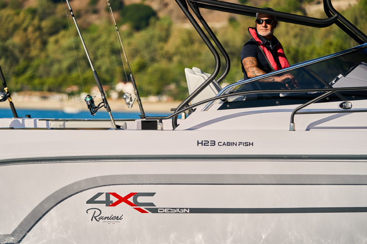 Ranieri International 4XC H23CF Sundeck Honda BF 200