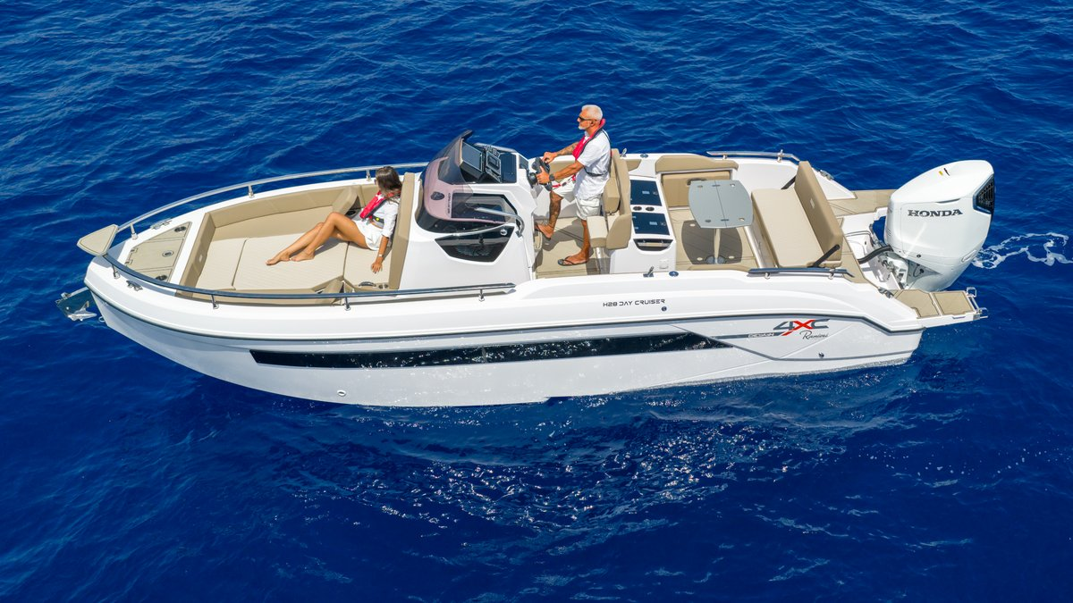 Ranieri International 4XC H28DC Sundeck HONDA 300